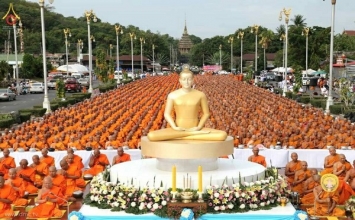 Chùm ảnh dâng hoa cúng dường, gạo, thực phẩm cho chư Tăng mùa Hạ